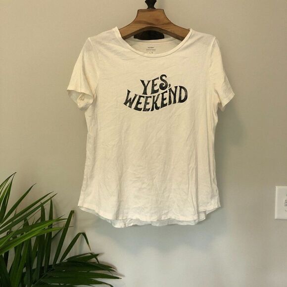 OLD NAVY "YES WEEKEND" WHITE TEE - Picture 1 of 7
